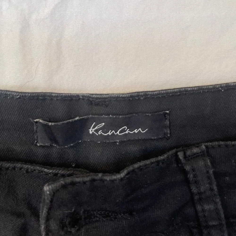 Black‎ distressed shorts